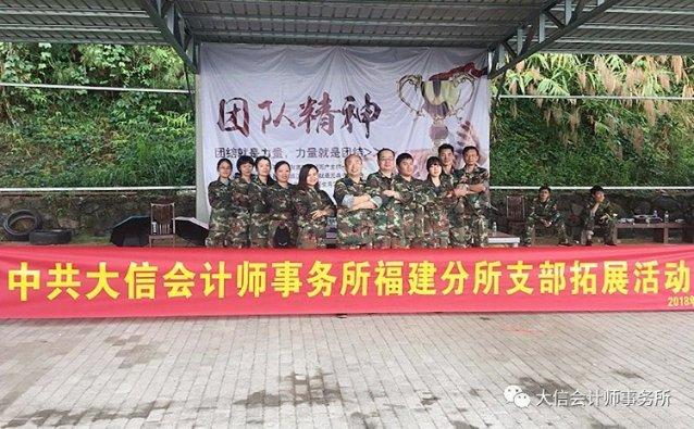 王菲不仅真实还很独特潇洒，大家觉得女人该不该这样？游戏画面